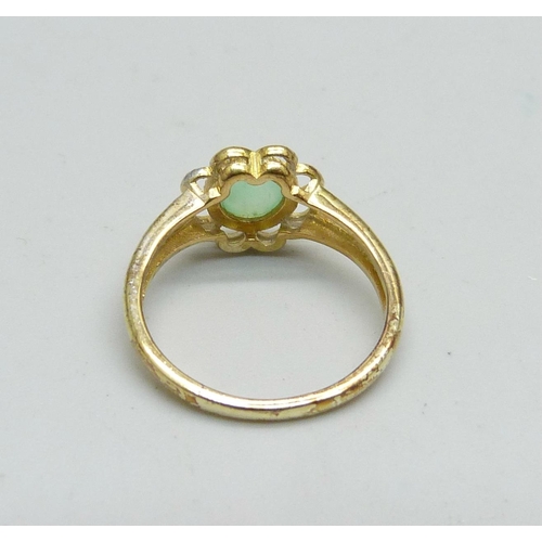 950 - A silver gilt, chrysoprase ring, M/N, with certificate