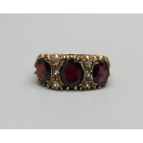 952 - A silver gilt and garnet ring, Q