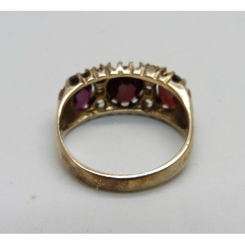 952 - A silver gilt and garnet ring, Q