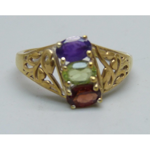 959 - A silver gilt, amethyst, garnet and peridot ring, S