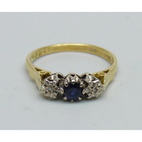 960 - An 18ct gold, sapphire and diamond ring, 2.9g, O