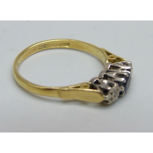 960 - An 18ct gold, sapphire and diamond ring, 2.9g, O