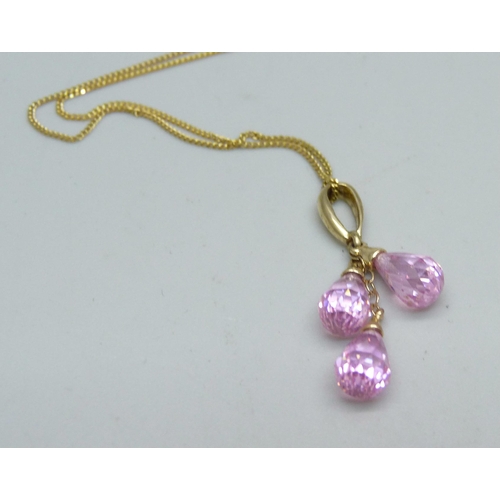 961 - A 14k pendant with pink drops on a 14k gold chain, 3.3g, chain 43cm