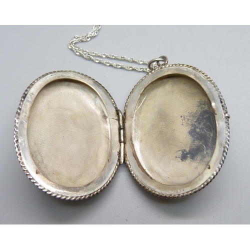 967 - A large 925 silver locket and chain