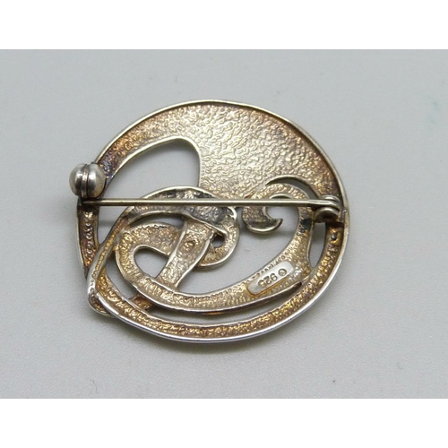 972 - A 925 silver Arts and Crafts brooch by Malcolm Gray