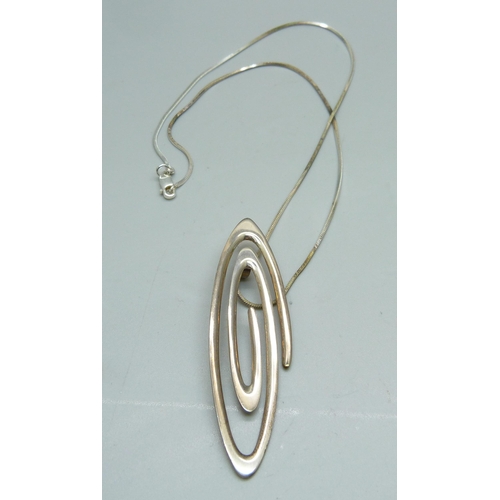 978 - A Tianguis studio silver pendant on a silver chain, with original box