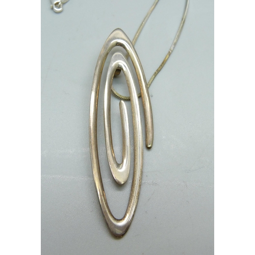 978 - A Tianguis studio silver pendant on a silver chain, with original box