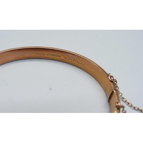 981 - A 9ct gold bangle, marked 'wax filled', 10.5g