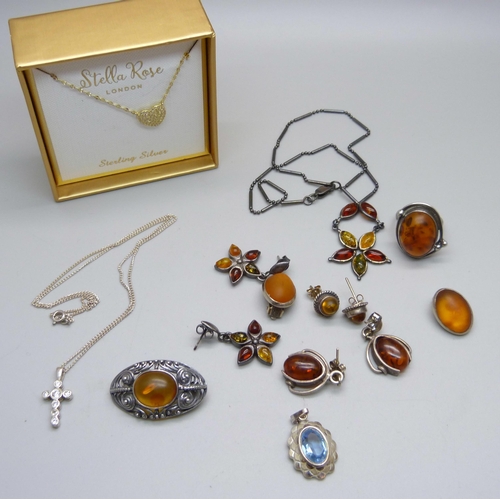 982 - A collection of silver and silver mounted jewellery including amber set