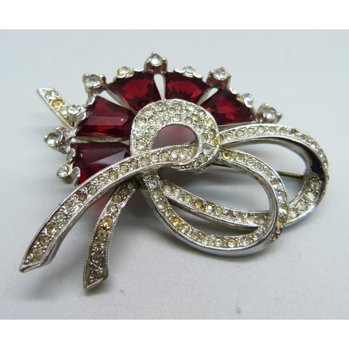 995 - A Mitchel Maer trembler brooch, 45mm x 55mm, Maer a designer for Christian Dior