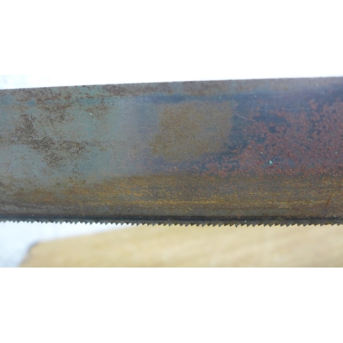 2061 - A manual mitre saw