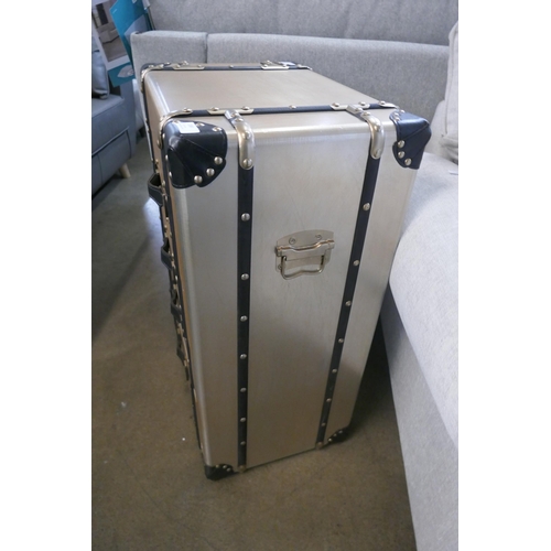 1383 - An aviation style four drawer trunk