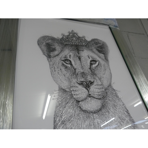 1471 - A Liquid Art lioness picture with mirror frame