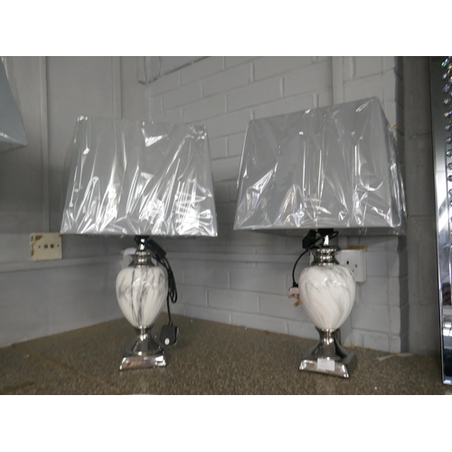 1475 - A pair of marble effect table lamps with grey shades