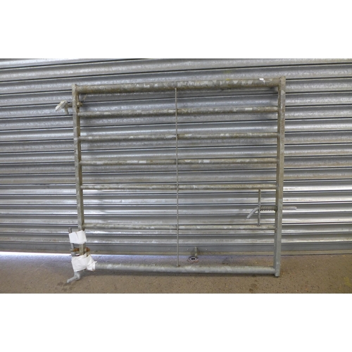 2226 - A 121cm x 115cm galvanised metal field gate