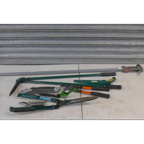 2246 - An extendable pole tree pruner and two pruning blades (one Spear & Jackson and one Wilko brand) and ... 