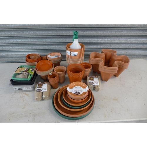 2251 - 7 Strawberry planters and a quantity of plastic plant pots, a variety of seed sowing kits, gravel tr... 