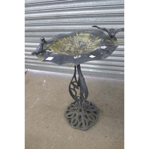 2287 - A concrete ornamental planter and cast metal bird bath