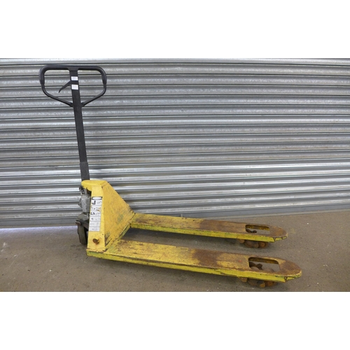 2293 - A Total Lifter 2500kg pallet truck - W