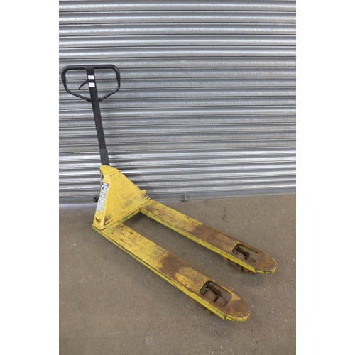 2293 - A Total Lifter 2500kg pallet truck - W