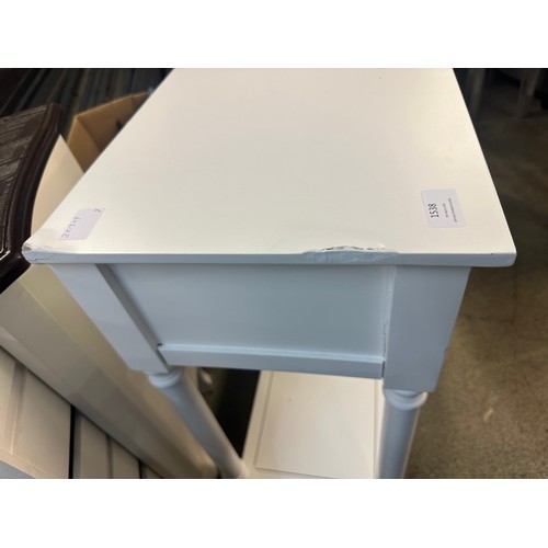 1538 - A white three drawer console table