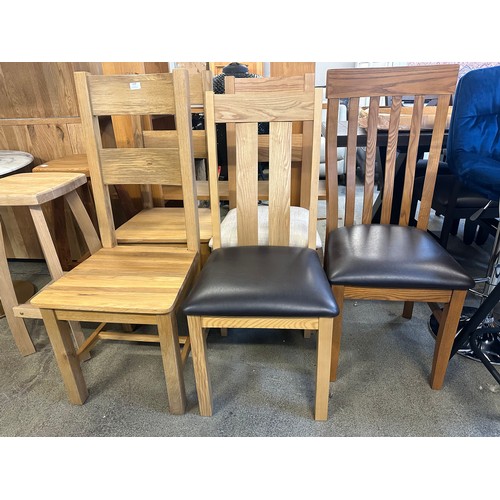 1558 - Five assorted oak side chairs