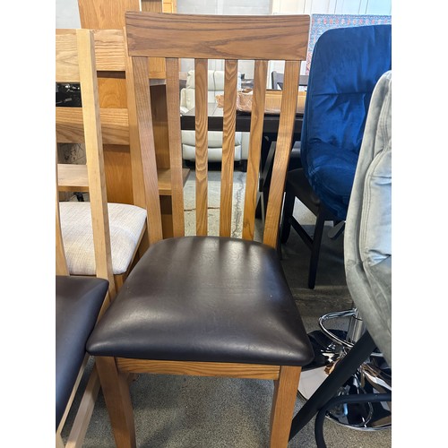 1558 - Five assorted oak side chairs