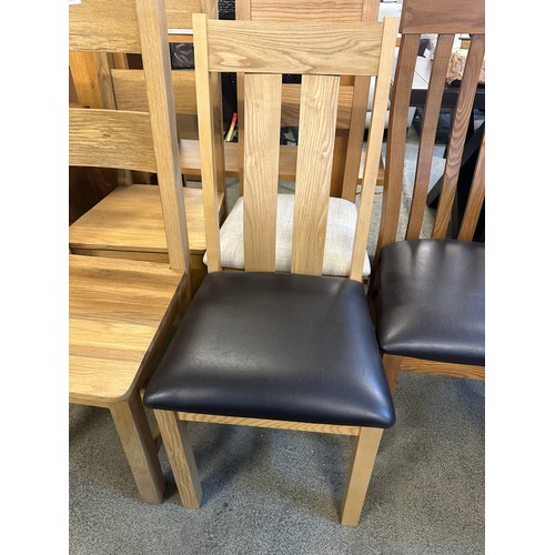 1558 - Five assorted oak side chairs