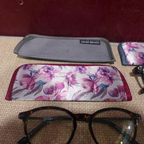 3153 - Fgx Classic Mixed Reading Glasses inc +1.75,   +1.25 (315-427,428) *This lot is subject to VAT