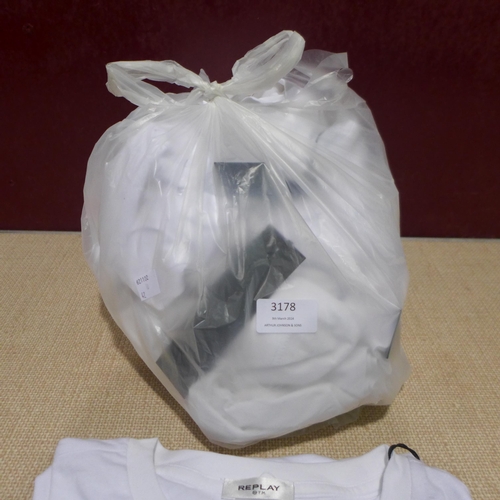 3178 - Small bag of white Replay jeans & T-shirts * this lot is subject to VAT