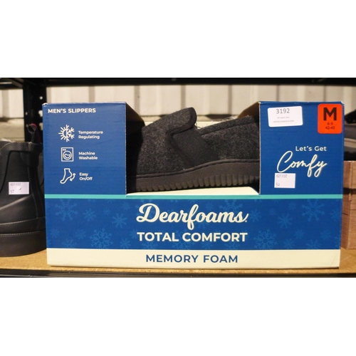 3192 - Pair of Dearfoams memory foam charcoal slippers (size UK 8-9) * this lot is subject to VAT