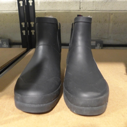 3193 - Pair of weatherproof black Wellie ankle boots (size UK 5) * this lot is subject to VAT