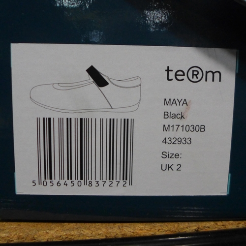 3196 - Pair of Term Maya black school shoes (size Uk 2) * this lot is subject to VAT