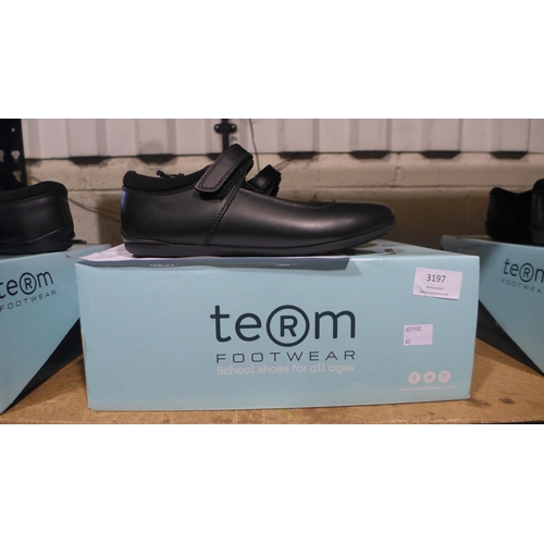 3197 - Pair of Term Maya black school shoes (size UK 3 ) * this lot is subject to VAT