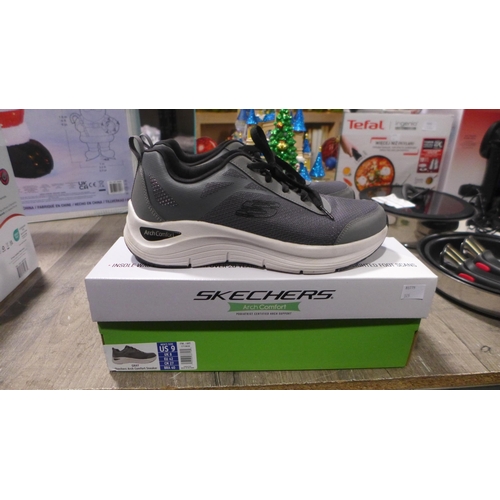 3245 - Pair of Skechers Arch Control trainers (size UK 8) * this lot is subject to VAT