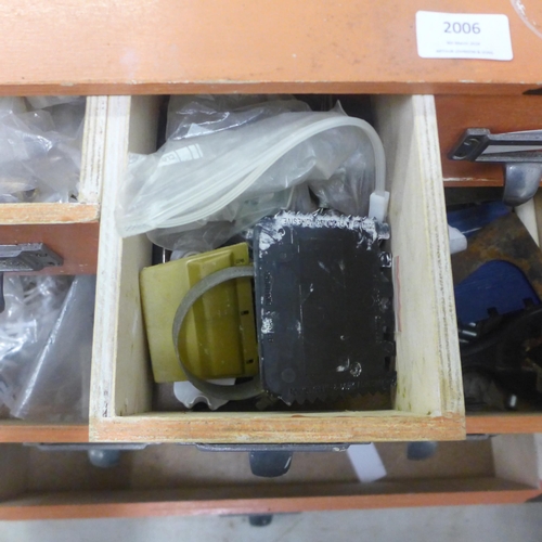 2006 - A 6-drawer tool organisation chest containing a mixture of miscellaneous items including tile spacer... 