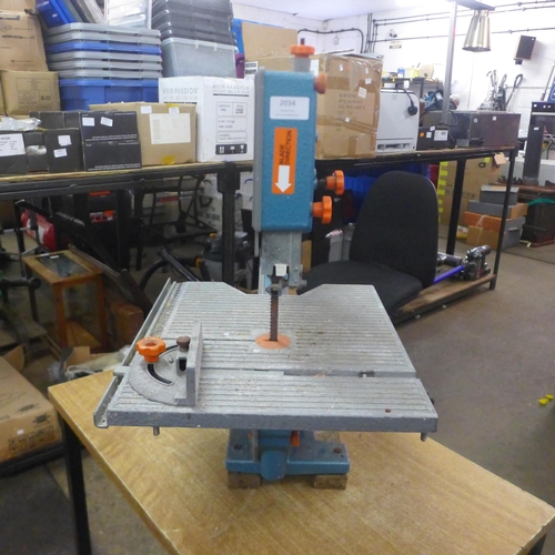 2034 - A Black and Decker DN339 variable speed band saw - 240v 300w