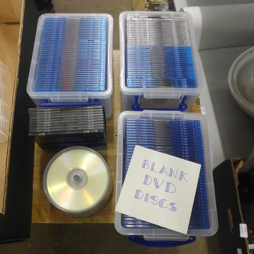 2089 - A box of approx. 200 blank rewritable DVDs and CDs