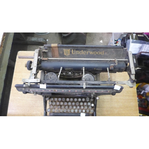 2090 - An Underwood Standard No. 3 vintage typewriter