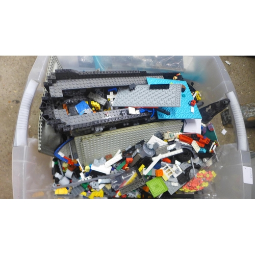 2095 - Two large trays/tubs of assorted Lego building bricks