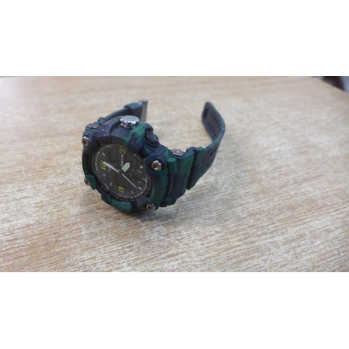 2110 - A gents SKMEI camouflage rubber strap sports wristwatch