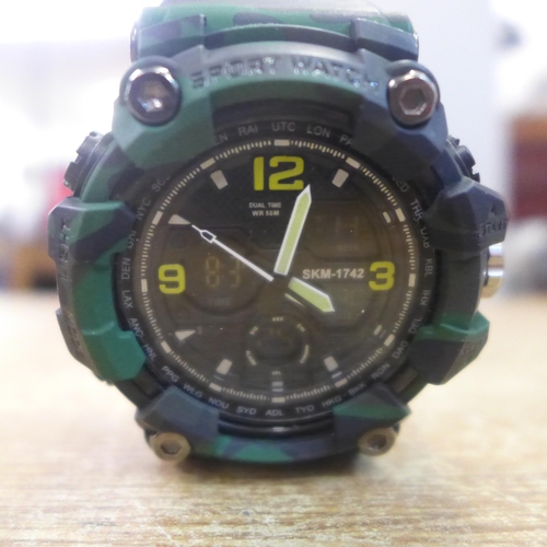 2110 - A gents SKMEI camouflage rubber strap sports wristwatch