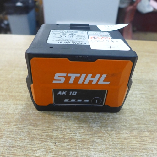 2117 - A Stihl Ak10 2AH tool battery