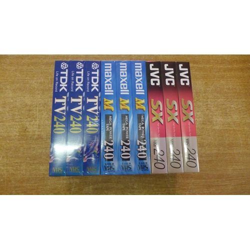 2137 - 76 Blank VHS tapes including JVC SX240, Maxell M Megapower 240 and TDK TV 240, all packaged and unus... 