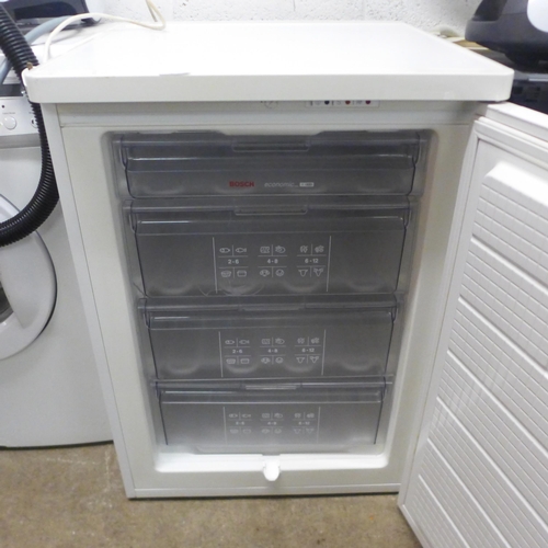 2186 - A Bosch Economic GSC-202 under counter freezer