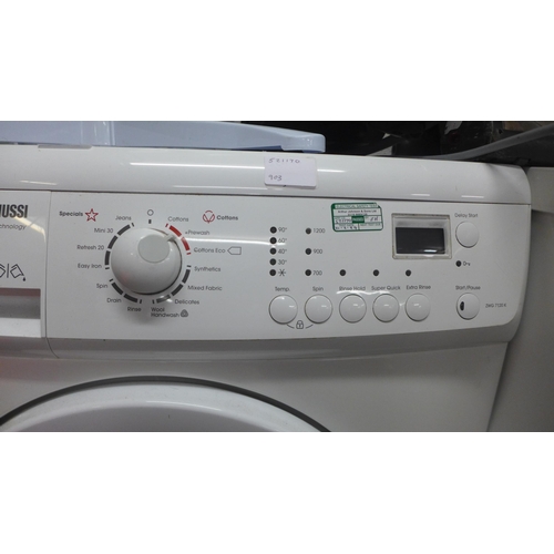 2187 - A Zanussi Aquafall 6kg 1200 spin washing machine (ZNG7120K)