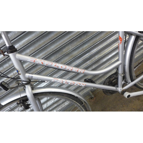 2206 - A women's Falcon Explorer City bike with step through frame