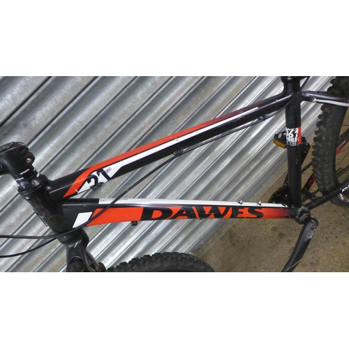 2208 - A Dawes 6061 aluminium framed front suspension hard tail mountain bike with twin disc brakes