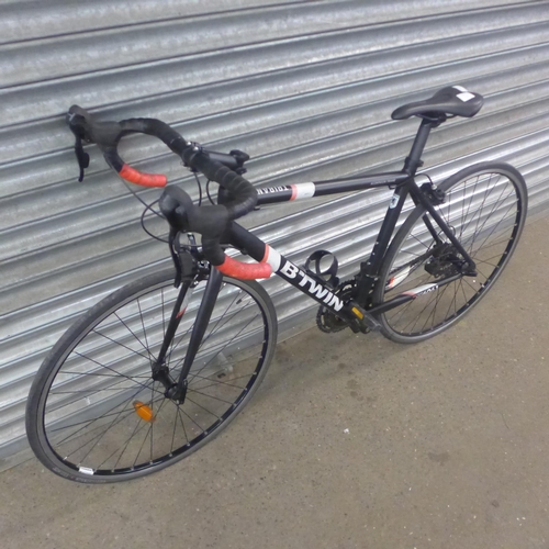 2220 - A B-Twin aluminium framed Tridan 500 road bike (Police reposession)