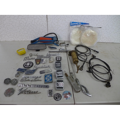 2360 - A box of classic car badges including British Leyland Triumph, a foot pump and polishing pads, vinta... 